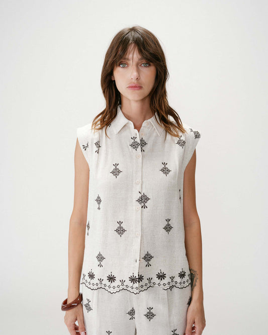 Blusa sin mangas bordada Wisenna