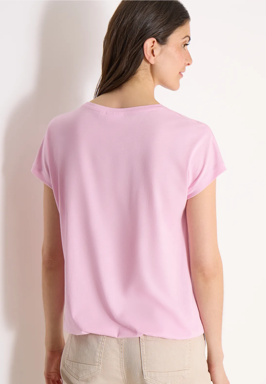 Camiseta con escote en V y detalle de encaje en Rosa